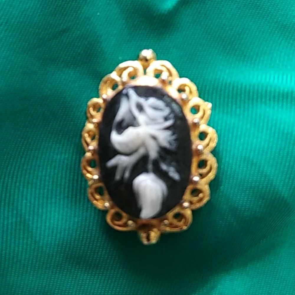 Gold cameo